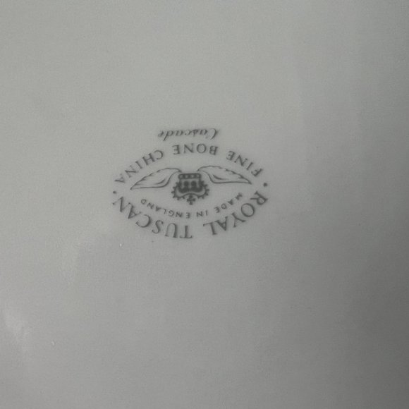 Royal Tuscan Gravy Boat Fine Bone China Cascade Made in England 5 1/2" Wide - Picture 5 of 7